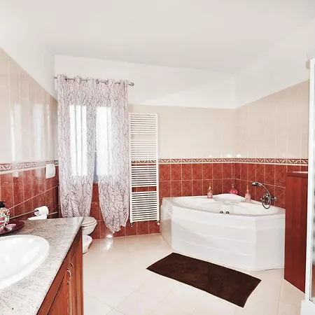 La Rondinella بيت ضيافة *